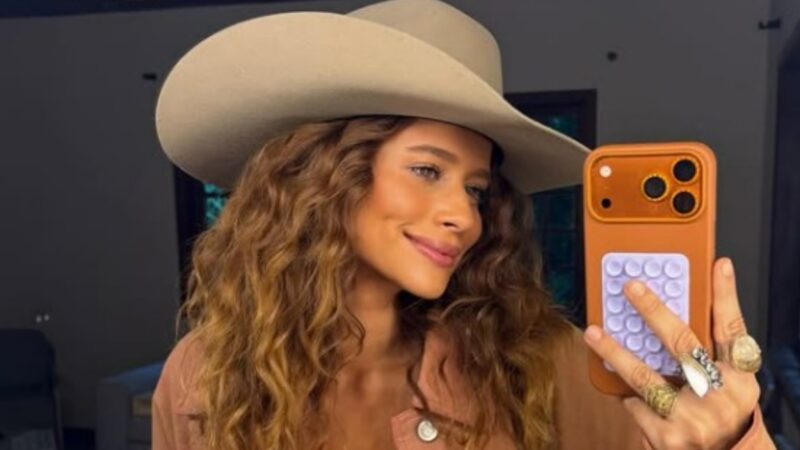 Agrado de ‘Coração Acelerado’ tem trajes detonados em evento de luxo: ‘Transilvânia’