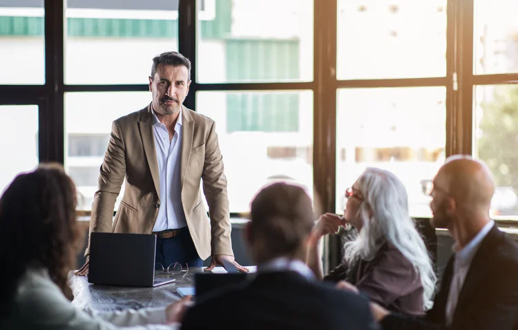 3 perguntas que toda alta liderança deveria fazer antes de aprovar investimentos em IA