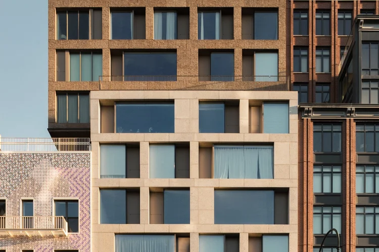 50 anos de Isay Weinfeld: mente por trás do Fasano ganha mostra no Tomie Ohtake