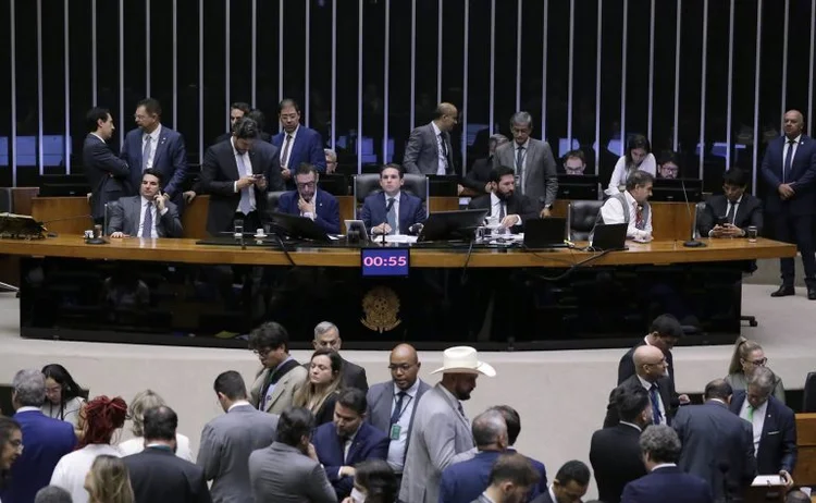 6x1: relator apresenta parecer para adequar CLT à jornada de 40 horas e escala 5x2