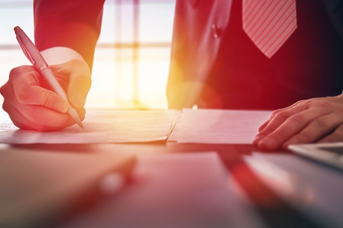 94% dos CEOs consideram a IA apta a aconselhar executivos, de acordo com pesquisa