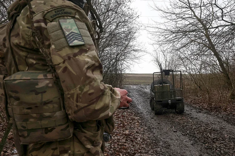 A aposta da Ucrânia na guerra são 'robôs de combate': entenda