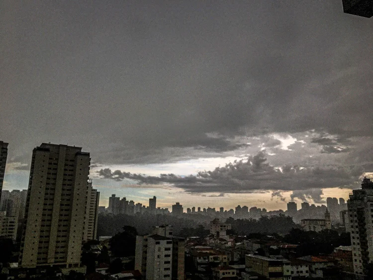A chuva continua? Entenda por que junho está tão chuvoso e quando o tempo deve mudar