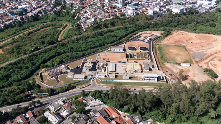 A década do saneamento: como empresas apostam bilhões para universalizar água e esgoto até 2033