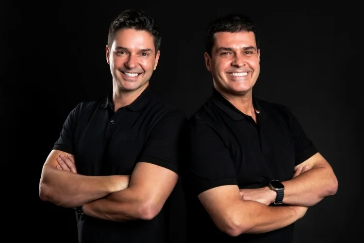 A história dos irmãos por trás de uma plataforma de R$ 100 bilhões