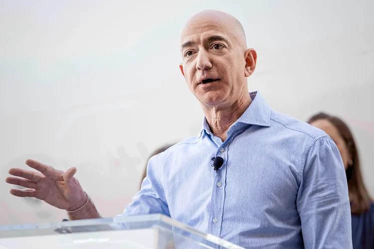 A mentalidade de três palavras de Jeff Bezos para alcançar objetivos difíceis no trabalho
