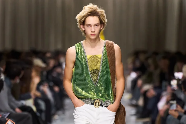 A moda masculina nunca esteve tão cheia de brilho