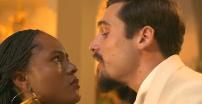 ‘A Nobreza do Amor’: Mirinho beija Alika, reação dela impressiona