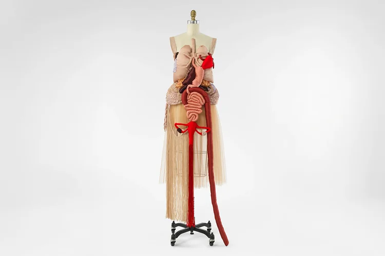 A única estilista brasileira presente na mostra do Met Gala 2026