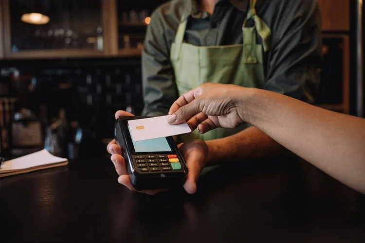 Abecs: impacto do rotativo do cartão na inadimplência é menor do que se imagina