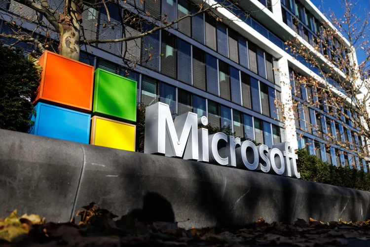 Ação da Microsoft caminha para pior mês em quase três décadas