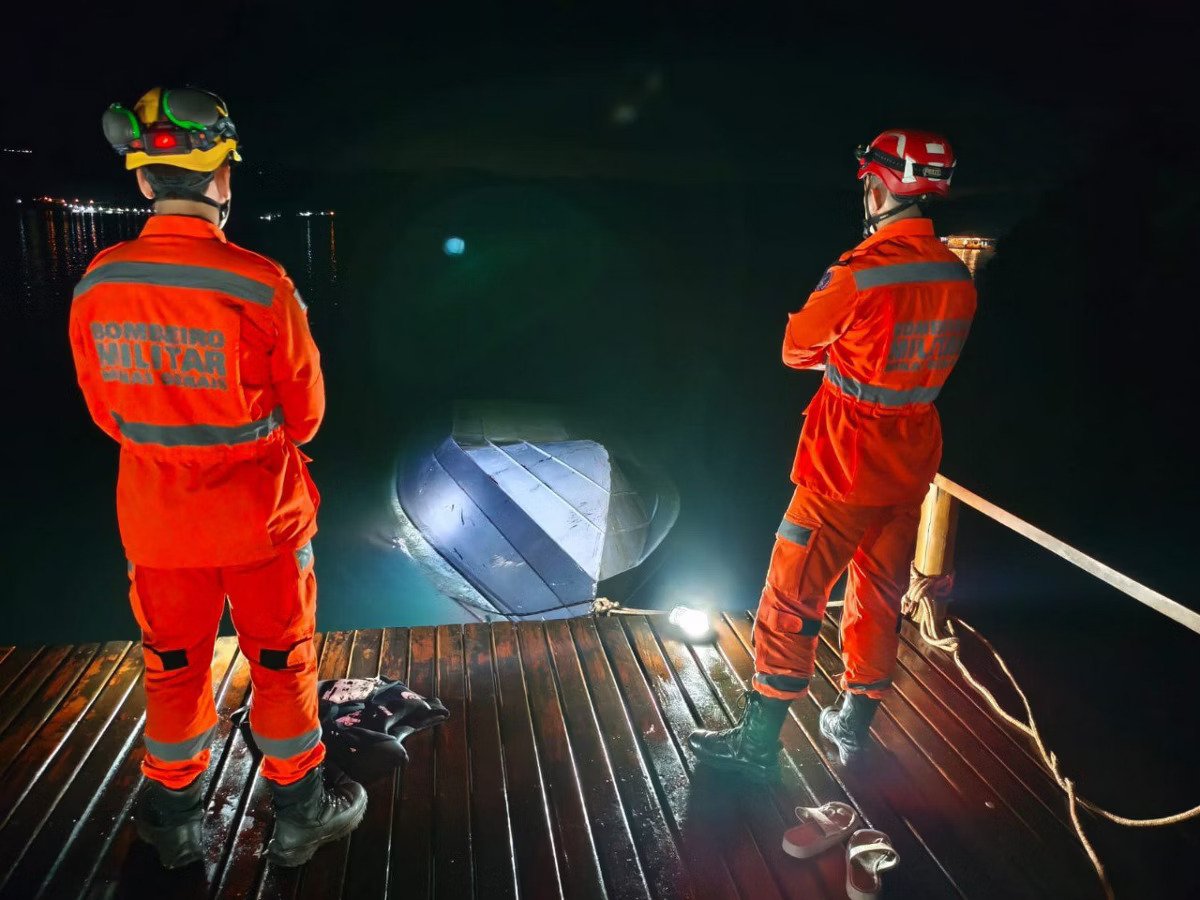 Acidente com lancha deixa seis mortos na divisa de SP e MG