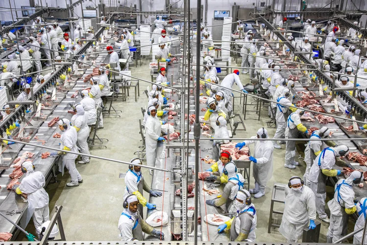 Ações de frigoríficos caem após veto da Europa à carne brasileira