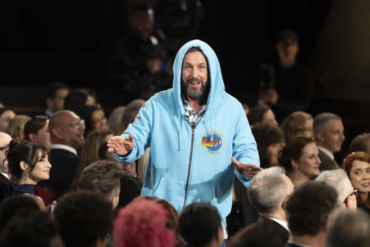 Adam Sandler estrela em novo filme inesperado da Netflix