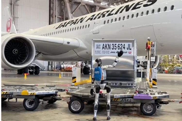Aeroporto do Japão começa a testar robôs humanoides para descarregar bagagens