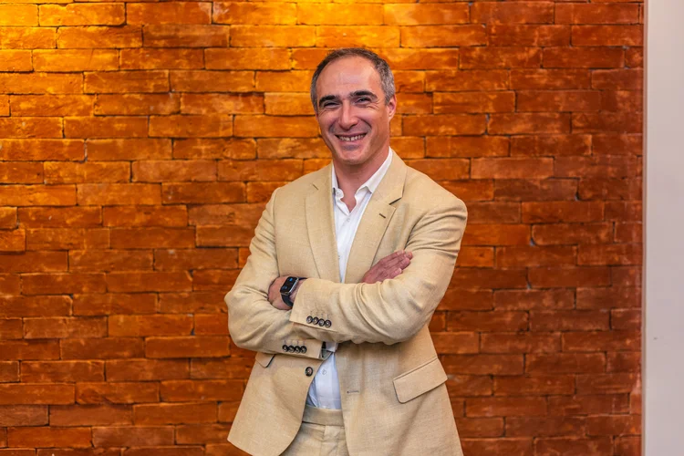 Agentes de IA preferem cripto a mercado tradicional, diz CEO