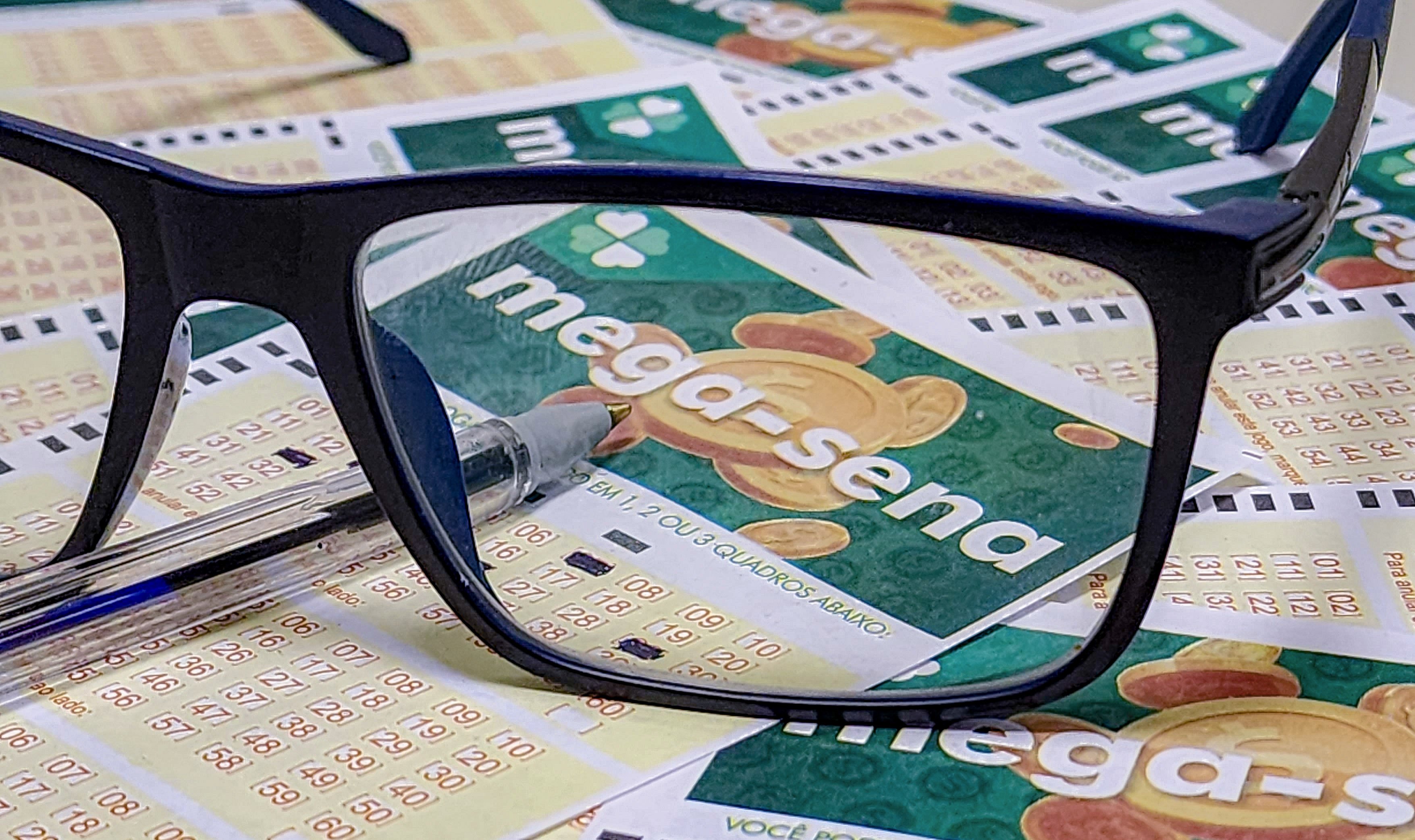 Ainda dá tempo? Veja como apostar na Mega-Sena especial que vai sortear R$ 300 milhões