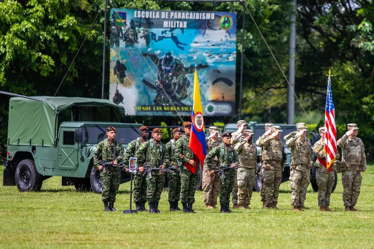 Ajuda dos EUA foi essencial para Colômbia combater grupos armados, diz analista