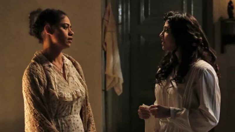 ‘Além do Tempo’: Carola tenta convencer Anita a desistir de seu encontro com Roberto