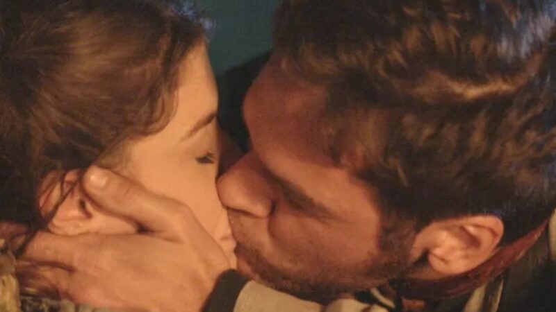 ‘Além do Tempo’: Pedro beija Lívia à força e gera situação polêmica: ‘Jamais vou perdoar’