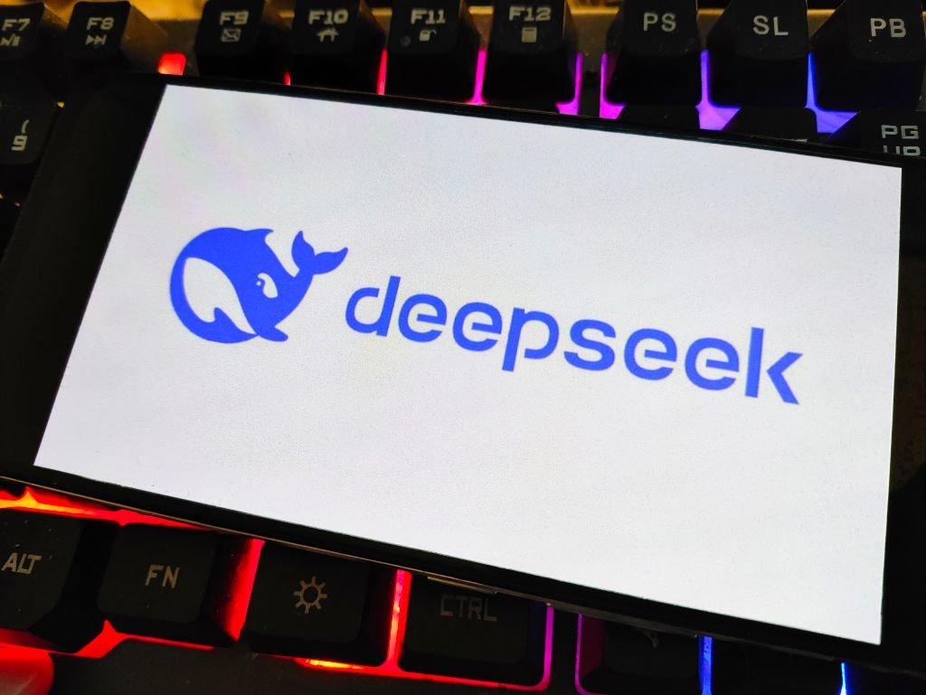 Alibaba e Tencent estudam investimento na DeepSeek e podem dobrar valuation