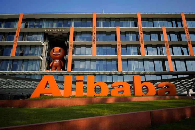 Alibaba lança chip de IA e acirra disputa global por liderança tecnológica