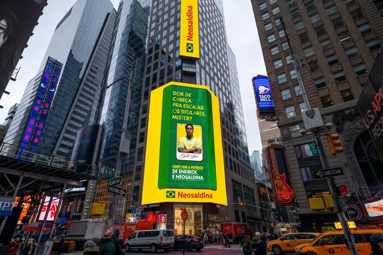 Alô, Ancelotti: Neosaldina leva Endrick à Times Square e pede escalação do atacante