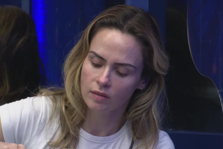 Ana Paula chora no Raio-X e fala sobre a morte pai: 'Ele me deu uma missão'