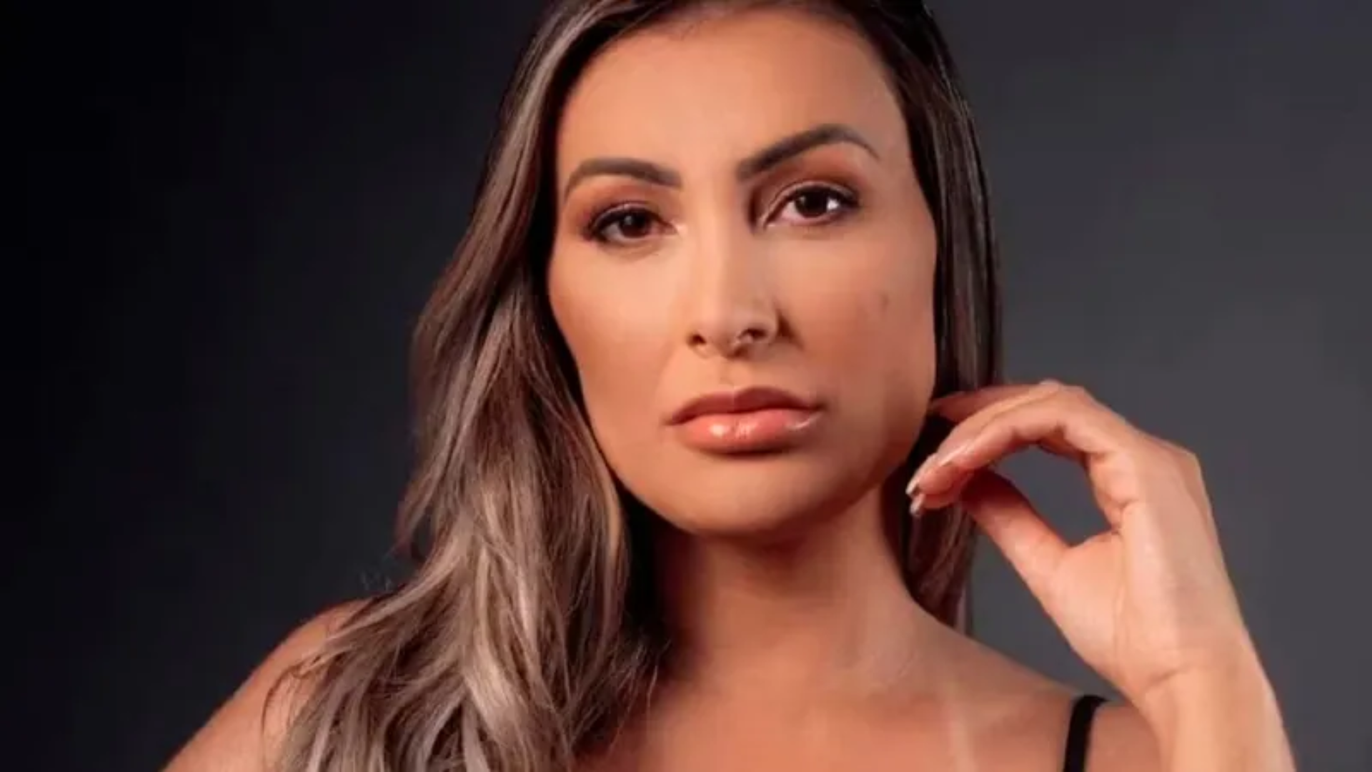 Andressa Urach é ameaçada de processo após destruir carro e apartamento do ex-marido
