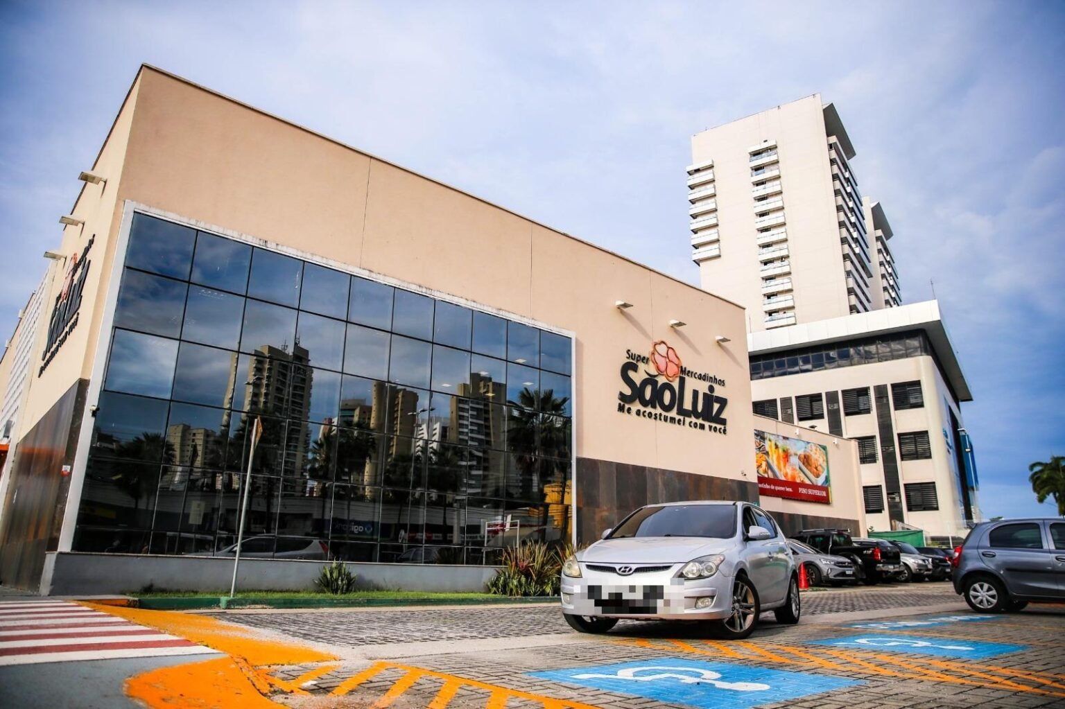 Aos 100 anos, maior supermercado do Ceará fatura R$ 1,8 bilhão