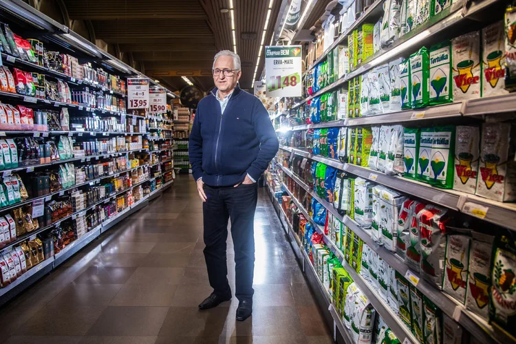 Aos 90 anos, como o maior supermercado do RS compete no setor bilionário dos shoppings