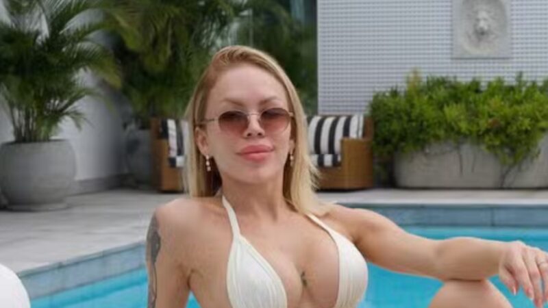 Após fraturar costelas por cintura fina, influenciadora é alvo de novos ataques em foto de biquíni