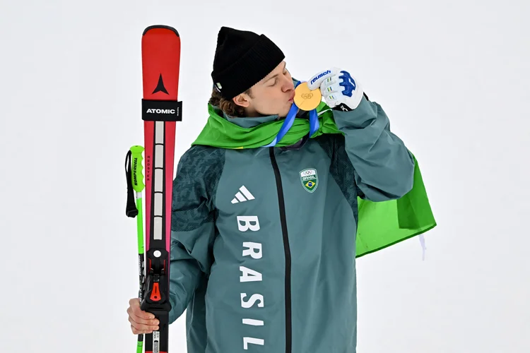 Após medalha histórica, Lucas Pinheiro busca novo pódio hoje no slalom