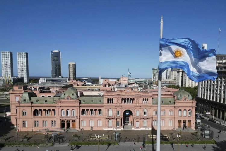 Após recorde, bolsa argentina segue em alta com reforma trabalhista