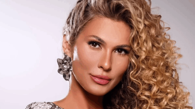 Após separação, Lívia Andrade e flagrada com campeão de MMA