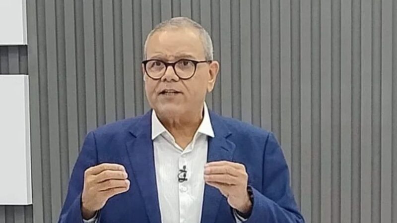 Apresentador do SBT passa mal ao vivo durante jornal; saiba motivo