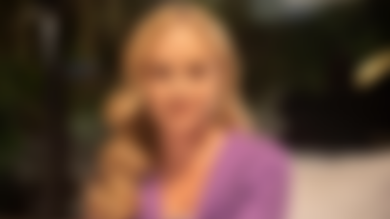 Apresentadora famosa revelou abuso que sofreu quando jovem: ‘Um grupo de homens’