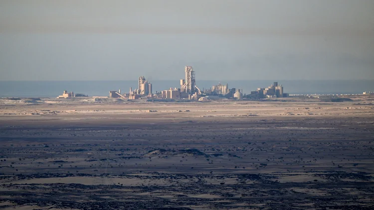 Arábia Saudita retoma capacidade máxima de oleoduto após ataques do Irã