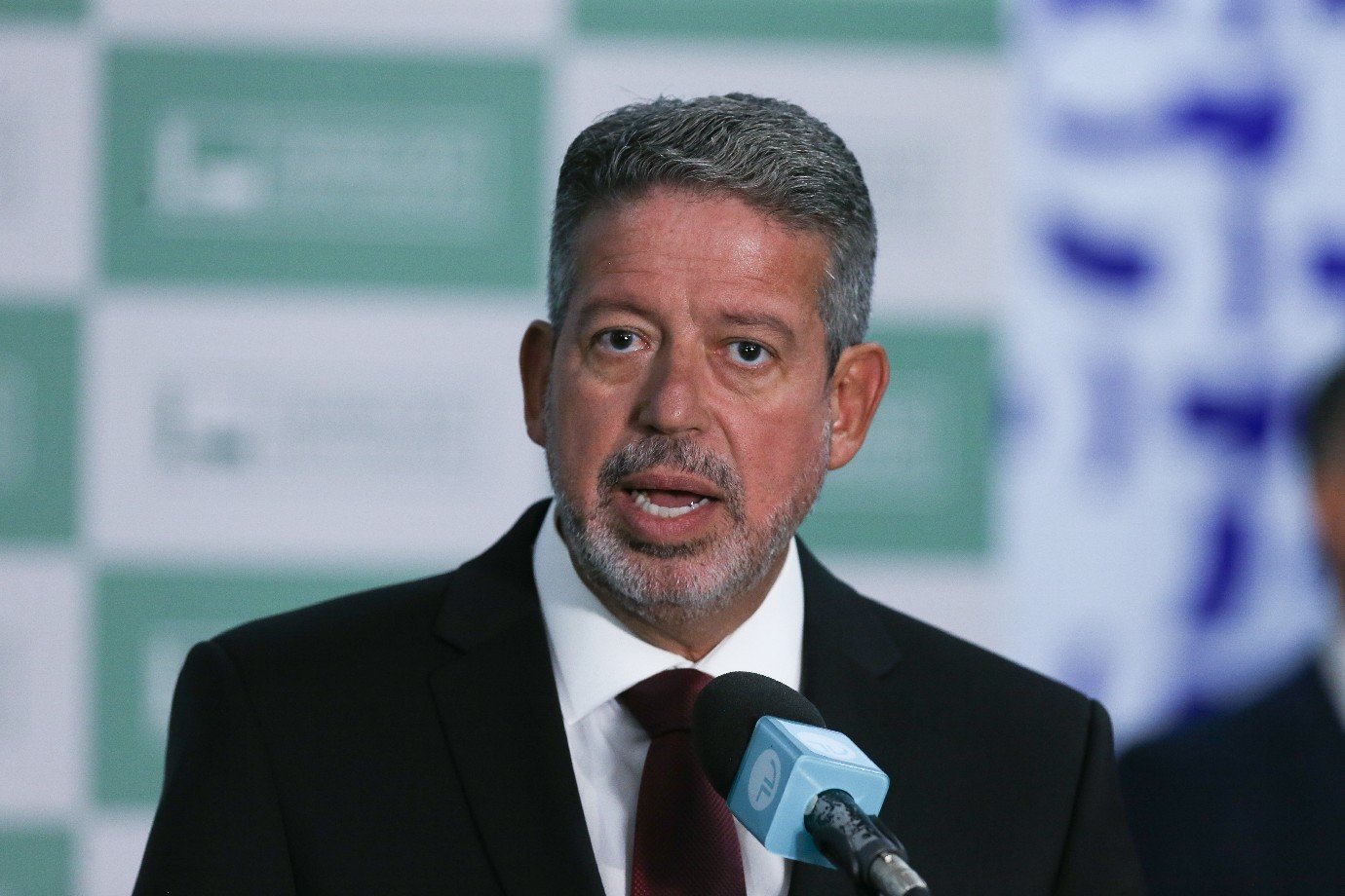 Arthur Lira lança pré-candidatura ao Senado e faz provocações ao rival Renan Calheiros