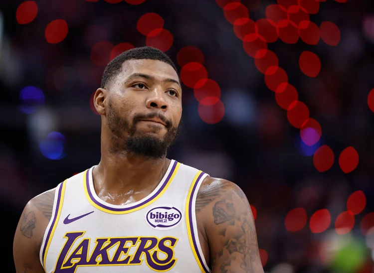 Astro do Los Angeles Lakers revela que atuou 'por anos' com vidro na mão