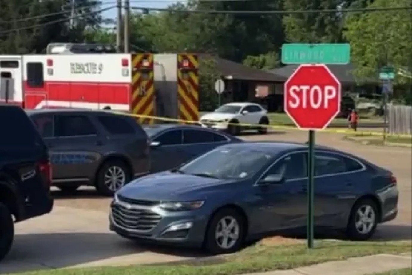 Atirador mata 8 crianças em tiroteio em massa causado por violência doméstica nos EUA