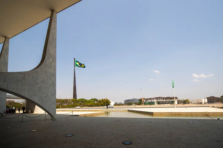 AtlasIntel: Flávio Bolsonaro com 43,9% e Lula com 40,9% em 1º turno no AM