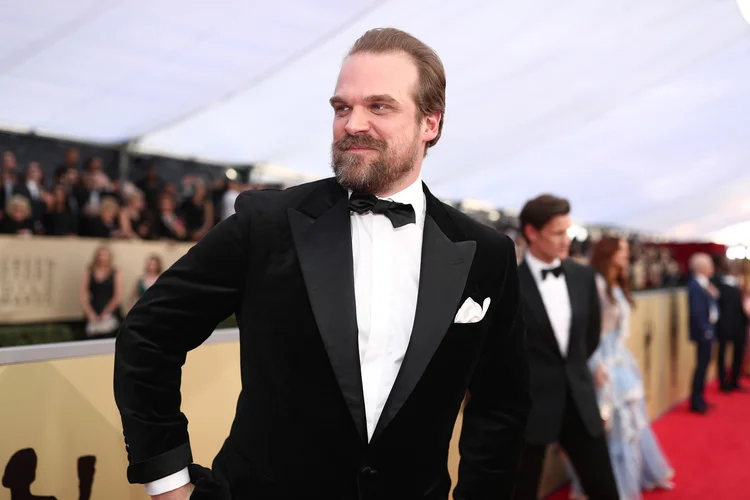 Ator de 'Stranger Things' abre o jogo sobre acusações de Lily Allen e briga com 'Eleven'