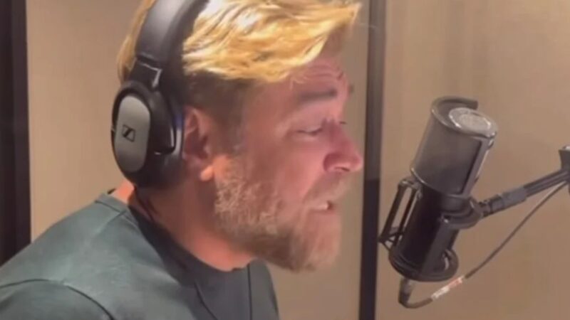 Ator preocupa fãs com desabafo e é levado às pressas ao hospital; veja