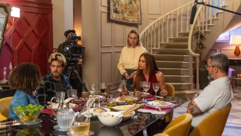 Atriz de ‘Três Graças’ posa com filho e relembra luta contra doença no cérebro