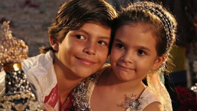 ‘Avenida Brasil’: Globo remove cena de beijo entre atores-mirins na reprise da trama