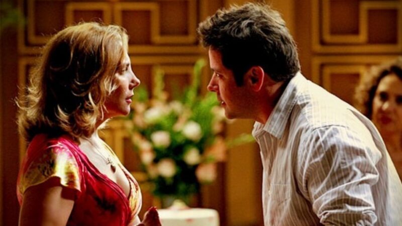 ‘Avenida Brasil’: Tufão passa a noite na casa de Carminha e Monalisa enlouquece