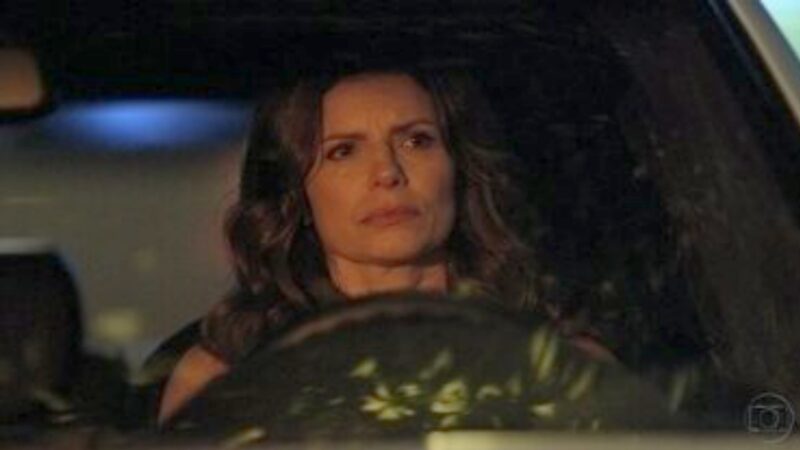 ‘Avenida Brasil’: Verônica decide seguir Cadinho e o pega no flagra com Alexia