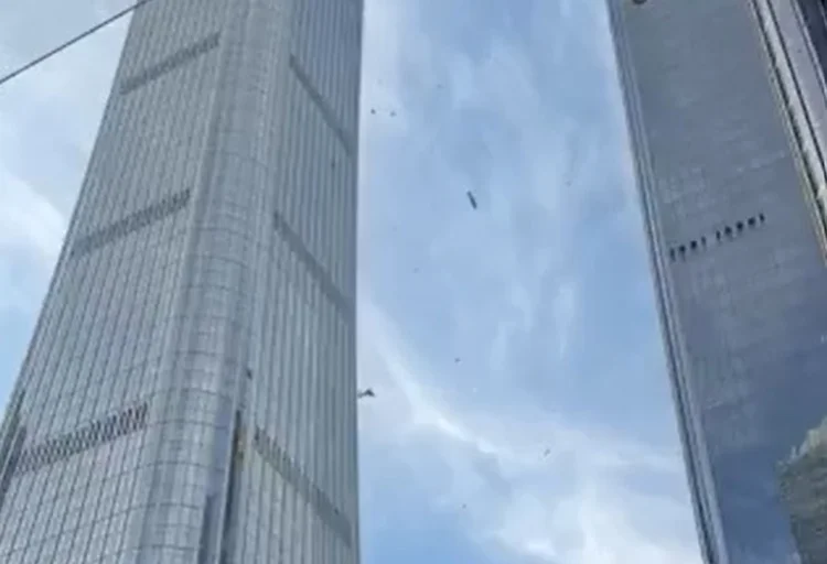 Avião atinge prédio mais alto de Pequim, na China; entenda