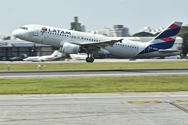 Avião da Latam aborta decolagem de Guarulhos para Lisboa e caso será investigado